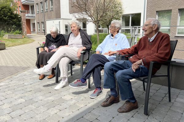 Au Bon Vieux Temps Jardin groupe de personnes Maison de repos - Mont St Guibert