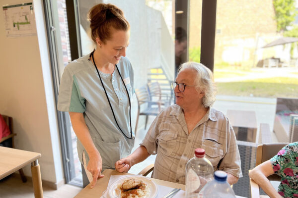 Aux 2 Parcs - Restaurant conversation entre 2 personnes maison de repos - Jette