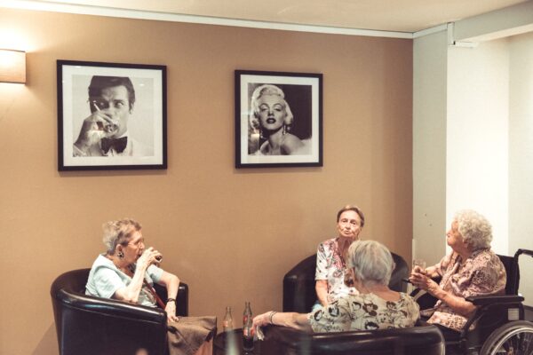 Mélopée Personnes âgées assises maison de repos - Bruxelles