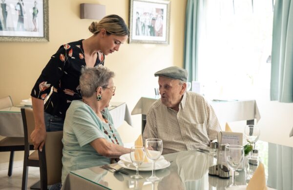 Mélopée Restaurant personnes âgées assises maison de repos - Bruxelles