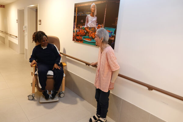 Saphir conversation entre 2 personnes maison de repos - Laeken Bruxelles