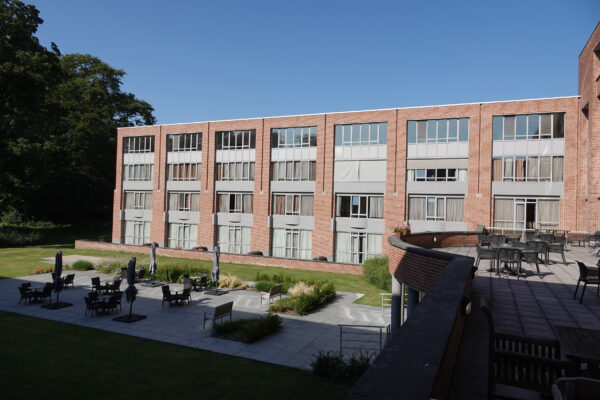 Paloke - Jardin avec vue de la terrasse - maison de repos - Bruxelles