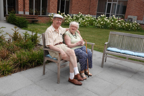Paloke - Jardin conversation entre 2 personnes -maison de repos - Bruxelles