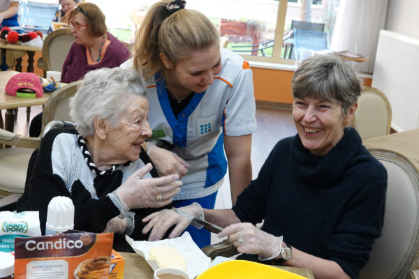 Les Pléiades - Conversation entre 3 personnes - Maison de repos - Woluwe St Lambert