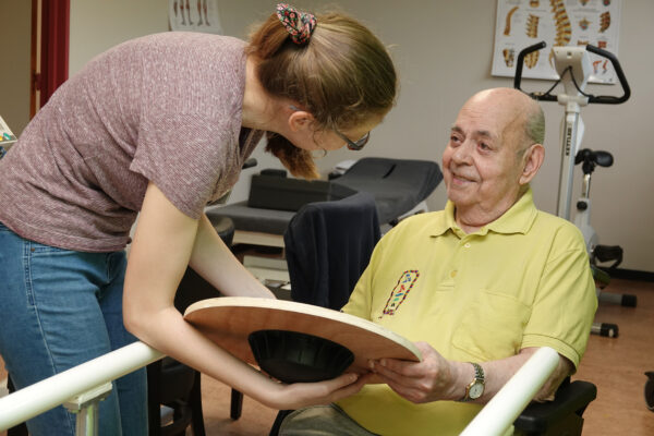 Romana - salle de gym avec 2 personnes maison de repos - Bruxelles