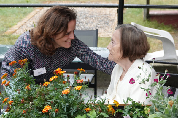 Romana - Conversation entre 2 personnes maison de repos - Bruxelles