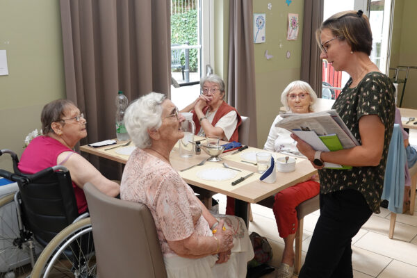 Le Chenoy - Restaurant -groupe de personnes maison de repos Ottignies