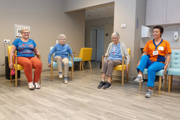 Héris - Salle de gym groupe fait de la gym - maison de repos - Soignies