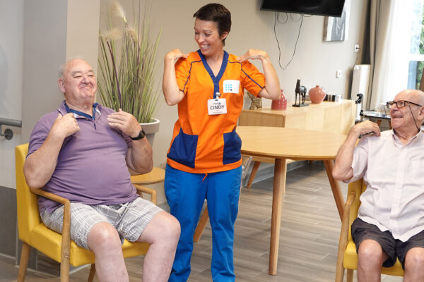 Héris - gym avec 3 personnes - maison de repos - Soignies