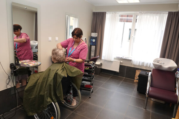 Héris - Salon de coiffure - maison de repos Soignies