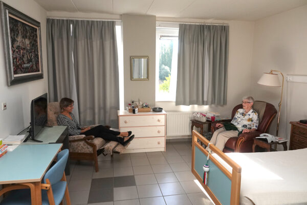 Le Parc - Chambre avec 2 personnes maison de repos - Nivelles
