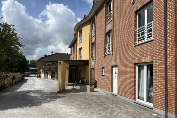 Les Charmilles- Façade maison de repos - Auvelais