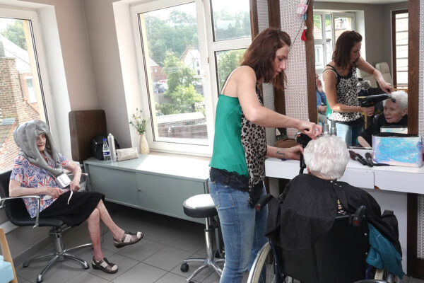 Les Charmilles- Salon de coiffure - maison de repos - Auvelais