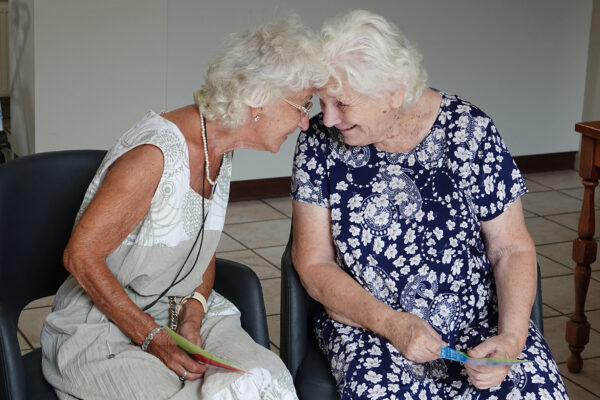Les Sittelles - Conversation entre 2 personnes -Maison de repos - Chastre
