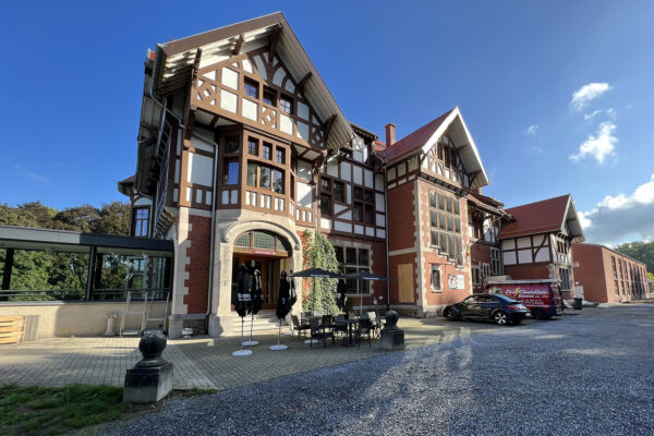 Château sous Bois - Façade maison de repos - Spa
