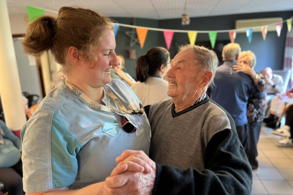 La Passerinette - couple qui danse - Maison de repos - Soumagne