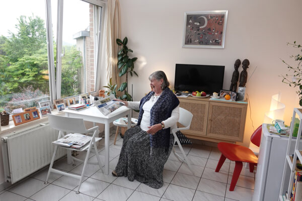 Le Colvert- Chambre avec une femme âgée qui lit- maison de repos - Céroux Mousty