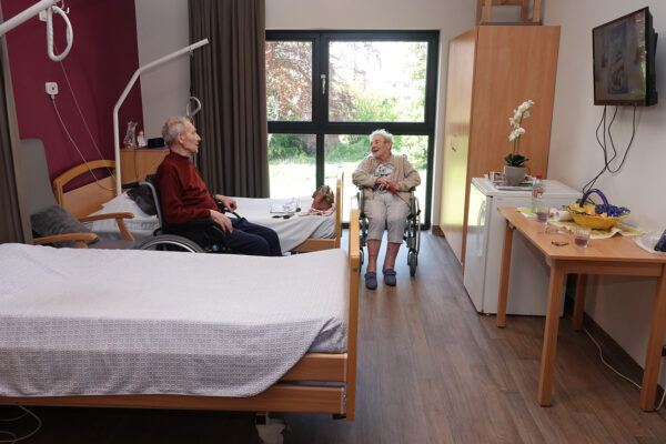 Les Jours Heureux - Chambre 2 lits pour 2 personnes - maison de repos - Charleroi