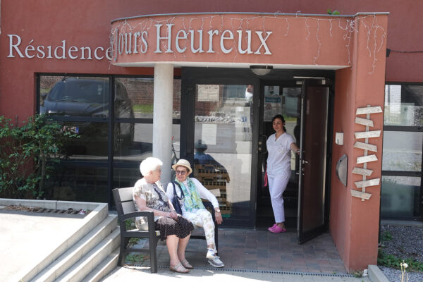 Les Jours Heureux - Entrée avec 3 personnes maison de repos - Charleroi