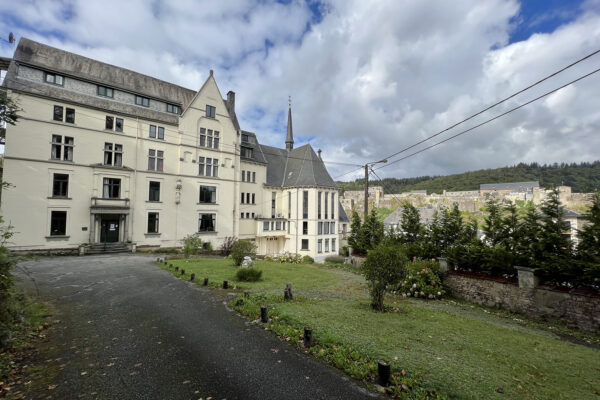 Saint-Charles - Jardin et façade arrière -Maison de repos - Bouillon