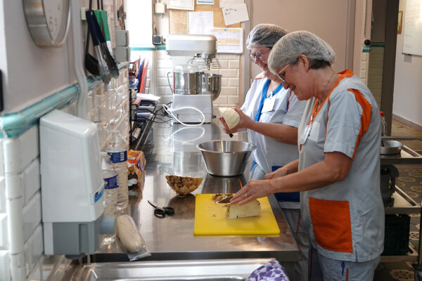 Saint-Charles - Cuisine préparation du repas -Maison de repos - Bouillon