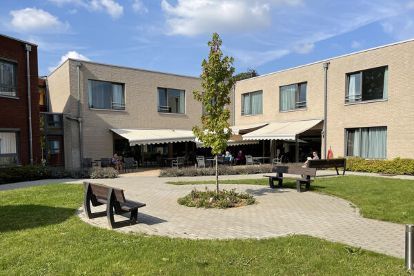 VII Voyes - Jardin - maison de repos - Vedrin