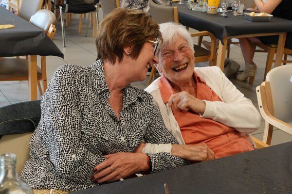 VII Voyes - Conversation entre 2 personnes - maison de repos - Vedrin