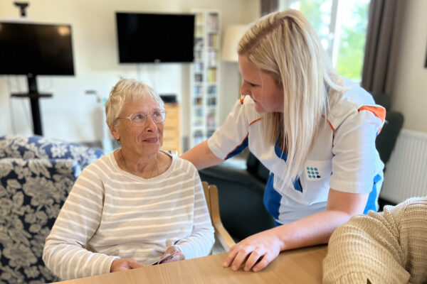 Château sous Bois - Conversation entre 2 personnes - maison de repos - Spa