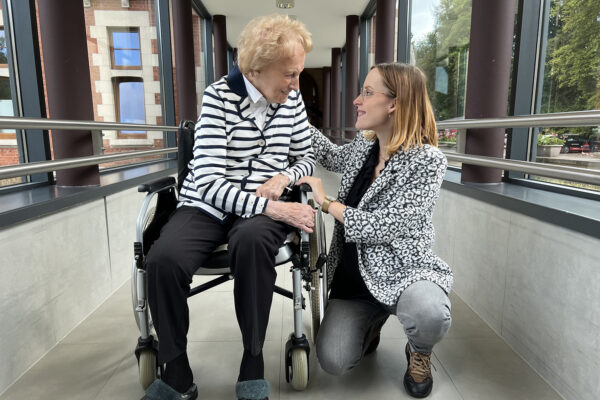 Château sous Bois - conversation entre 2 personnes - maison de repos - Spa