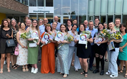 Groepsfoto afstudeermoment zorgkundigen WZC